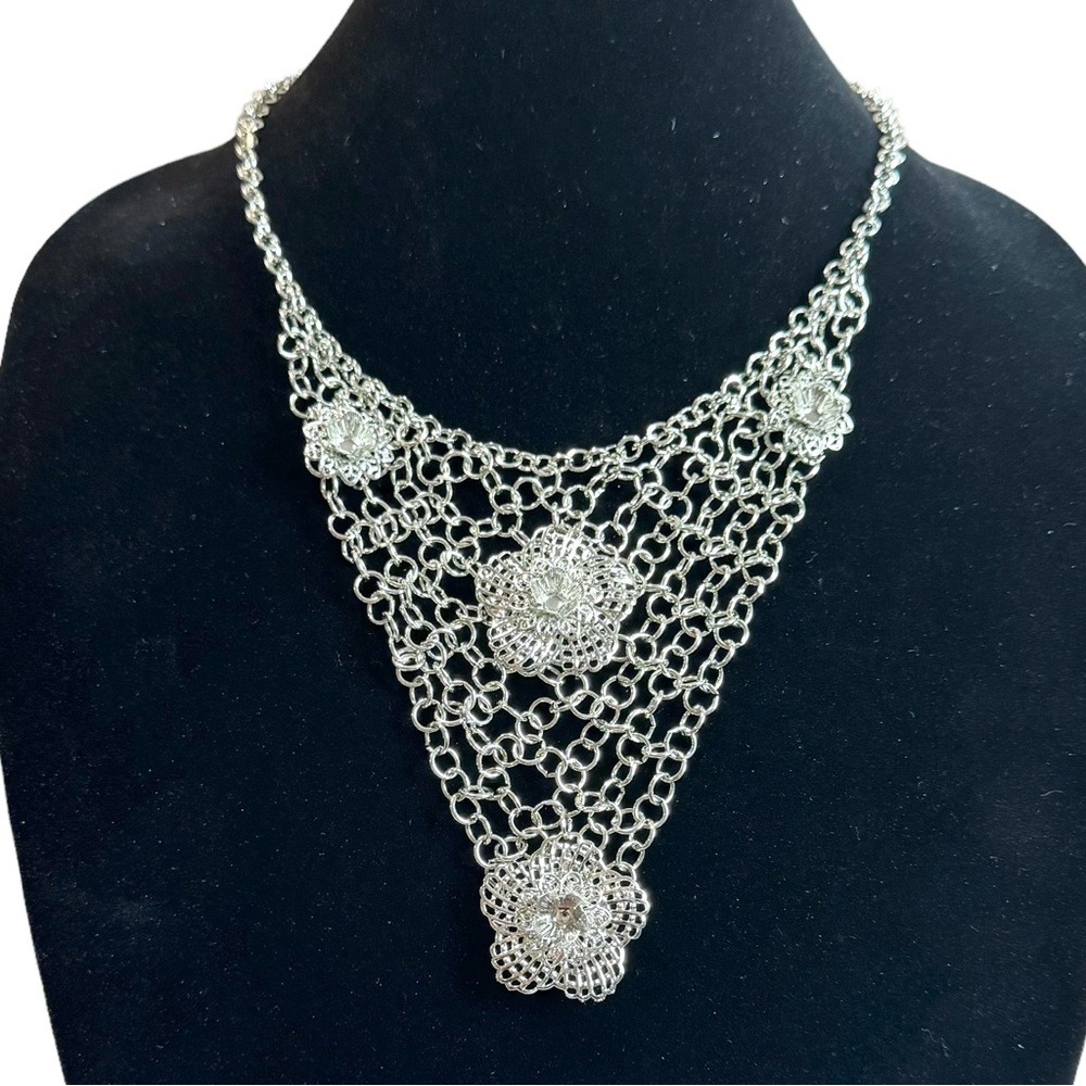 Silver Tone Chain Link Flower Choker Necklace